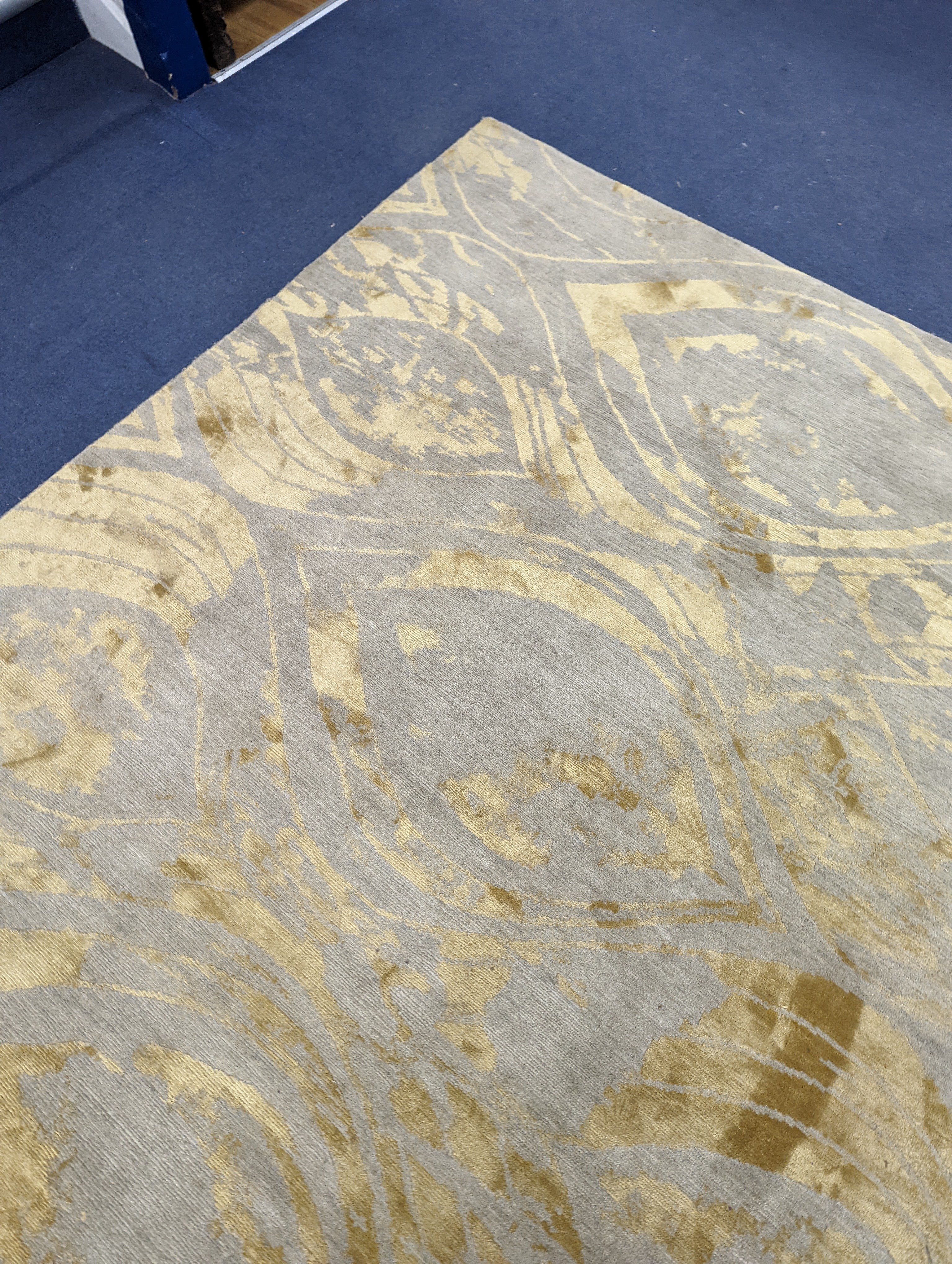 A contemporary 'Son' Nepalese wool and silk stone grey and gold carpet, 490 x 270cm